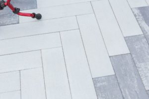 Polbruk_Oland(2) Trendy tarasowe. Ponadczasowe szarości i geometryczne kształty.